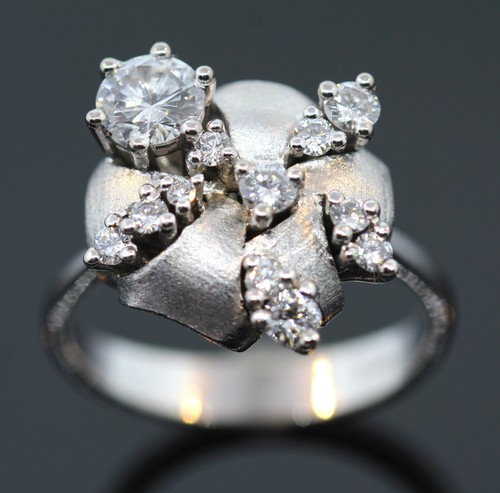 Schöner ring mit - ring, 12